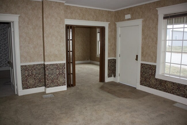 Foto del edificio - Acreage Nestled In City Of Pella
