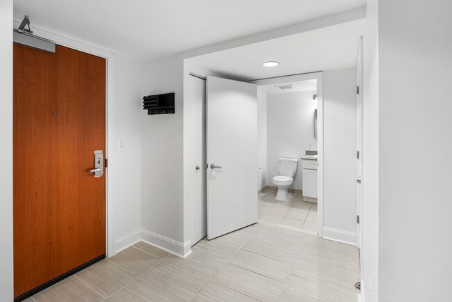 Building Photo - 1150 K St NW
