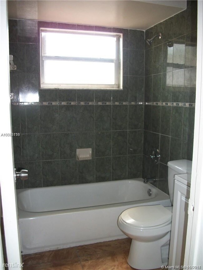 Foto del edificio - 3 br, 2 bath Duplex - 2325 Scott St