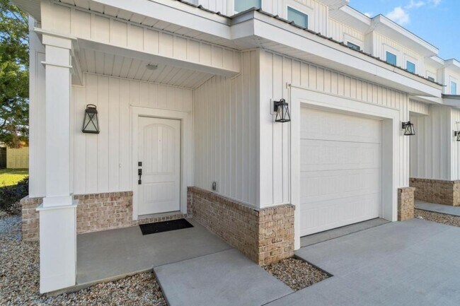Building Photo - 519 Hill Ln