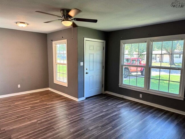 Building Photo - 2949 Cunningham Dr