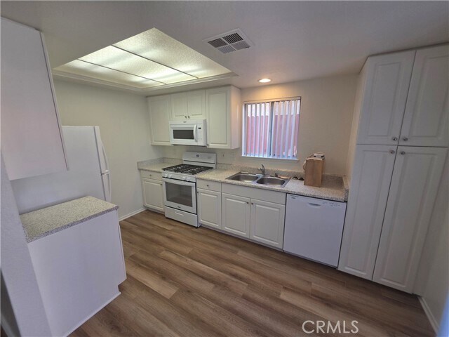 Foto del edificio - 7419 Butterfield Pl