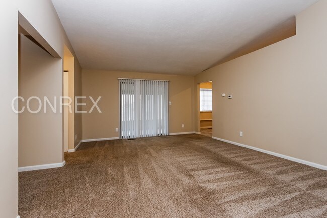 Building Photo - 631 Woods Crossing Dr
