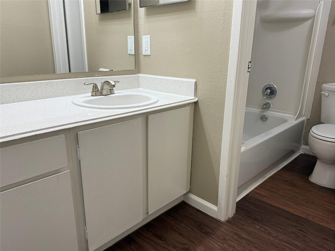 Foto del edificio - 2200 Cypress Landing Rd