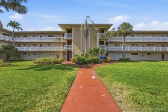 Building Photo - 2606 Garden Dr S