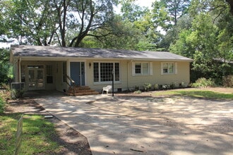 Building Photo - 1903 Crabapple Dr