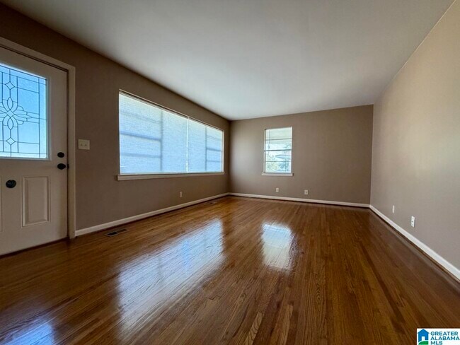 Foto del edificio - 2724 Clyburne St