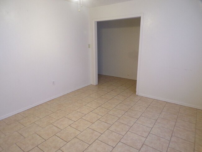 Building Photo - Great home located in Parklane