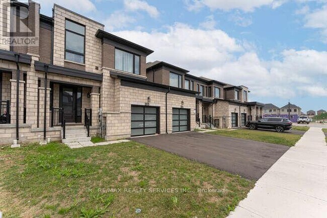 Building Photo - 203 HUNTINGFORD Trl