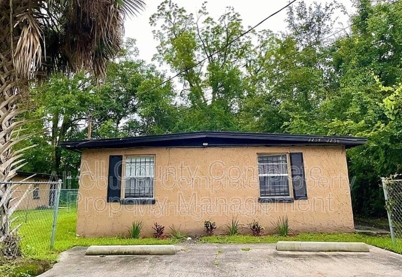 Primary Photo - 3236 Phyllis St