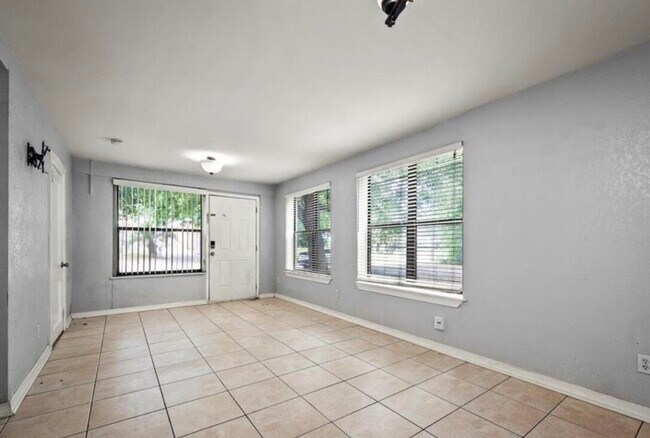Foto del edificio - 1277 Mayfair Rd