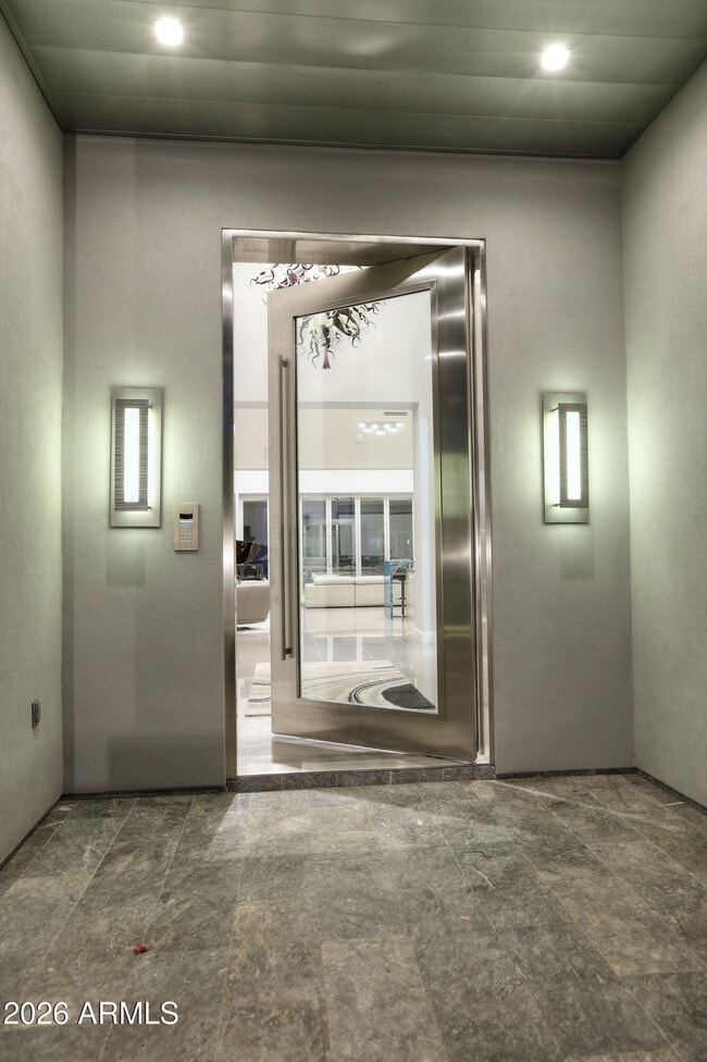 Building Photo - 9979 E Toms Thumb