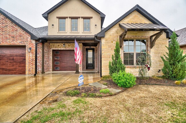 Building Photo - 4009 NE Realtree Dr