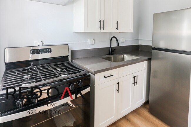 Foto del edificio - Spacious Studio with Tons of Natural Light...