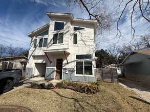 Building Photo - 1520 W St Johns Ave