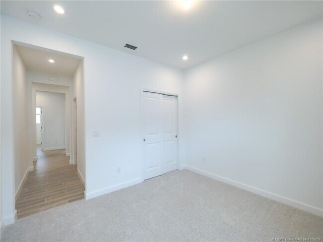 Building Photo - 14285 Southwest
