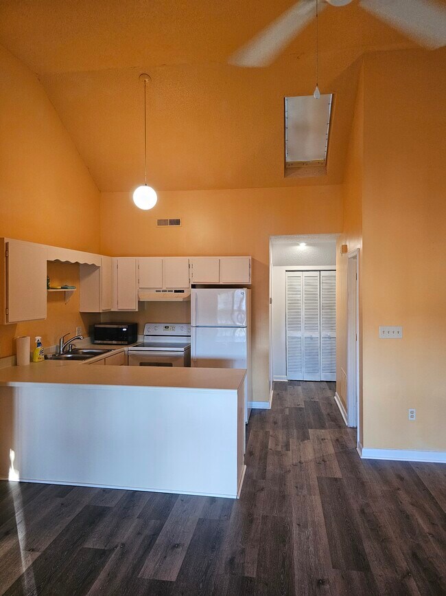 Foto del edificio - 500 Fairway Village Dr