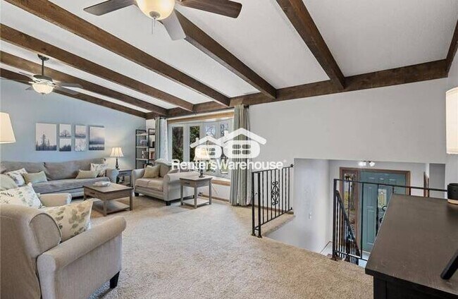 Foto del edificio - A Charming Maple Grove Retreat Near Eagle Lake