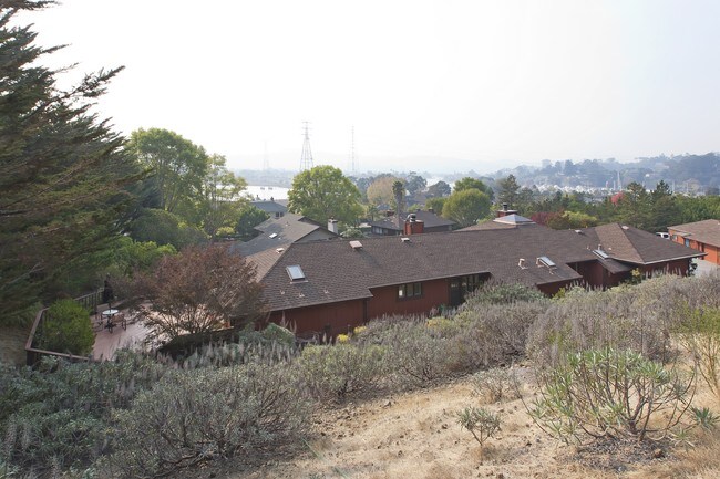 Building Photo - 105 Bay Way