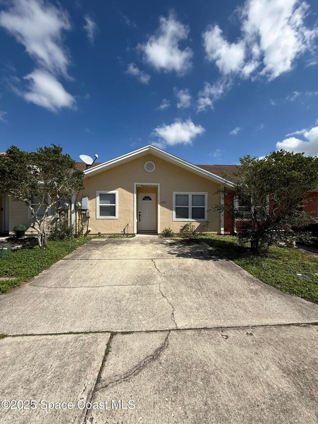 Building Photo - 635 Angela Ln