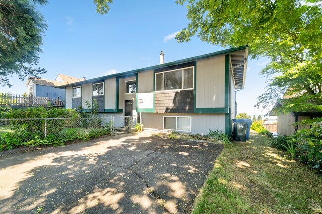 Building Photo - 1507 Nisqually St