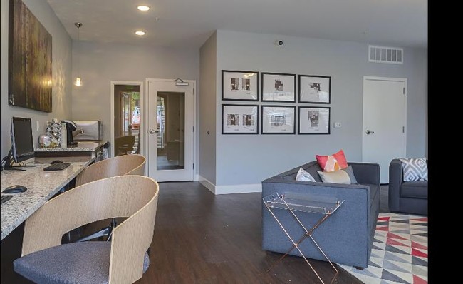 Photo - Lookout on Cragmor | Student Housing Apartments