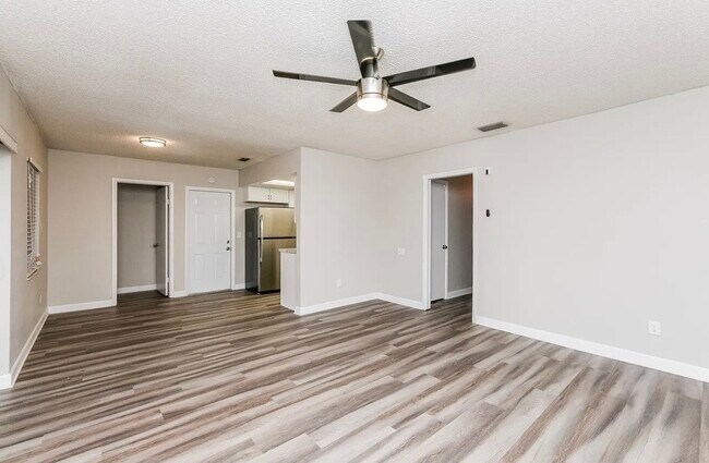 Foto del edificio - 3684 Woodhill Dr