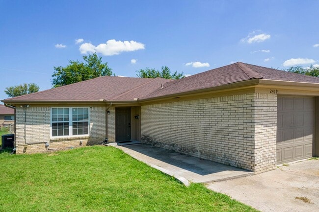 Foto del edificio - 2426 S 8RD EAST AVE