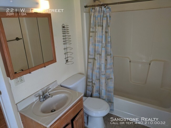 Building Photo - 3 Bedroom Ranch! Budget priced!