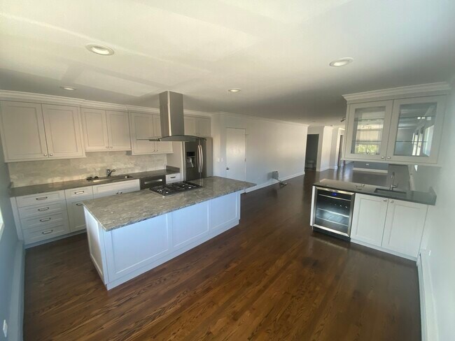 Building Photo - 5240 W Belmont Ave