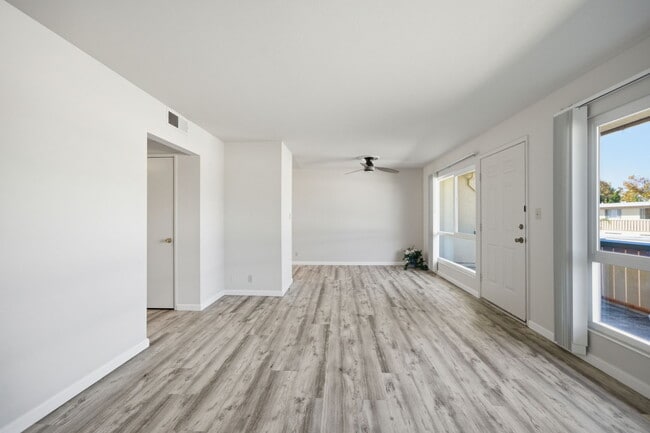 Foto del edificio - 418 Whitehall Rd