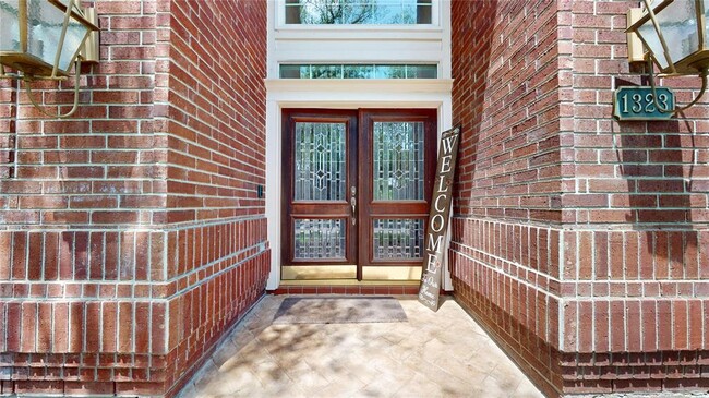 Foto del edificio - 1323 Hillside Forest Dr
