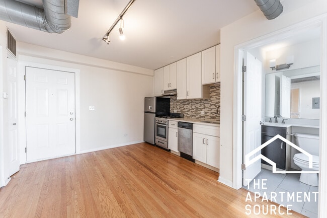 Building Photo - 2520 W Leland Ave