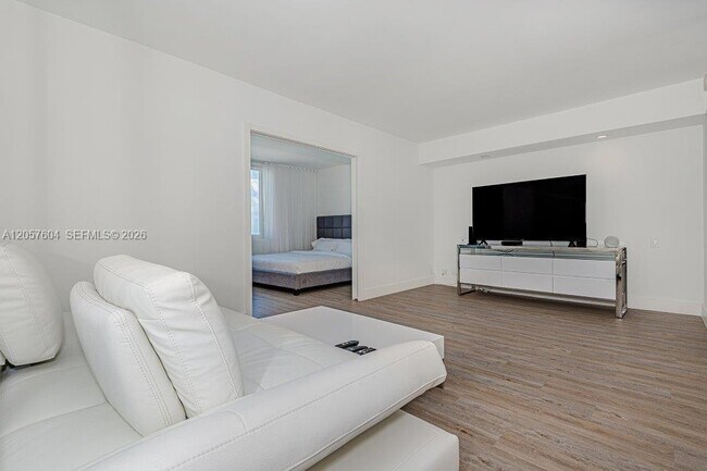 Building Photo - 2301 Collins Ave