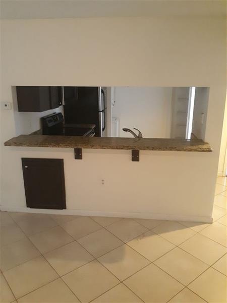 Foto del edificio - 13101 Glenmoor Dr