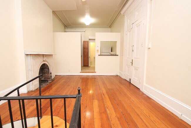 Building Photo - 13th & Pine, Washington Sq West, Bright 1B...