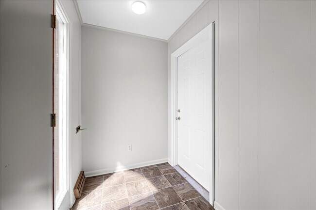 Entryway - 8021 Holmes Rd
