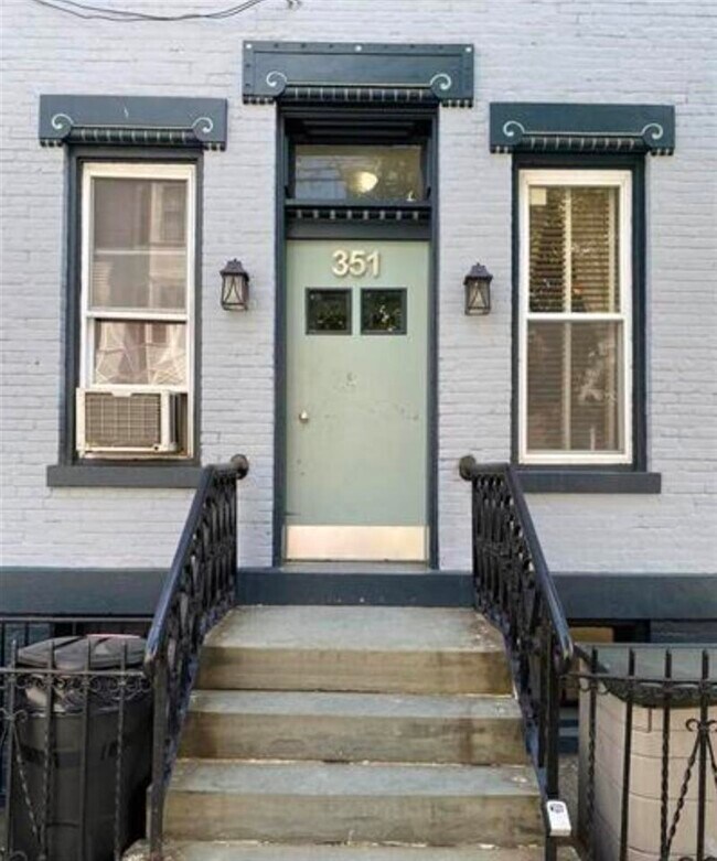 Foto del edificio - 351 8th St