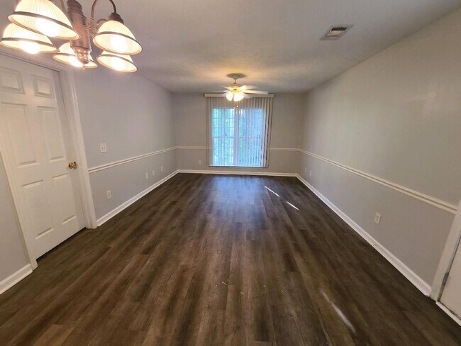 Building Photo - 3 Bedroom 2 Bath Duplex in Harris County