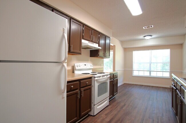 Building Photo - Spacious 3BR/2BA Brick Home in Woodridge Manor – Quiet Cul-de-Sac, Updated Kitchen & Great Room w...