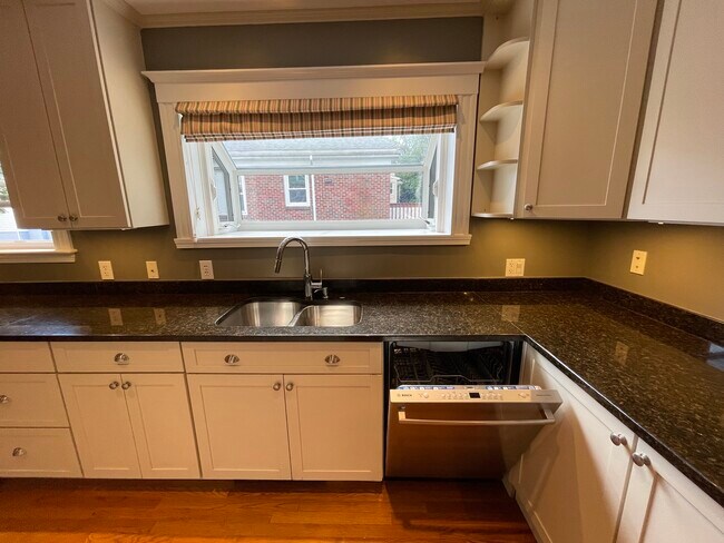 Foto del edificio - 36 Gerald Rd