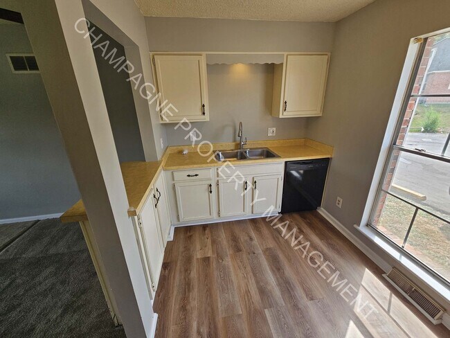 Building Photo - 8701 Countryshire Ln