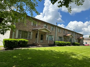 Building Photo - 4390 Darrow Rd