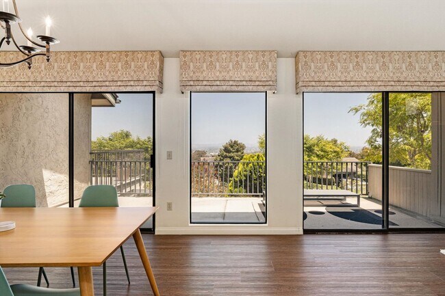 Building Photo - 6667 La Jolla Scenic S Dr