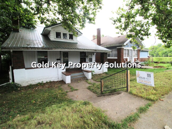 Building Photo - 815 N Elm St