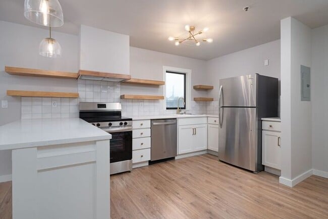 Photo - Modern Waterfront Living at The McCormick Pier! Call TODAY to schedule a tour! 503-664-4101 House