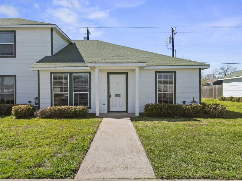 2025 Bonaire Calle, Dickinson, TX 77539 Townhome Rentals in Dickinson TX