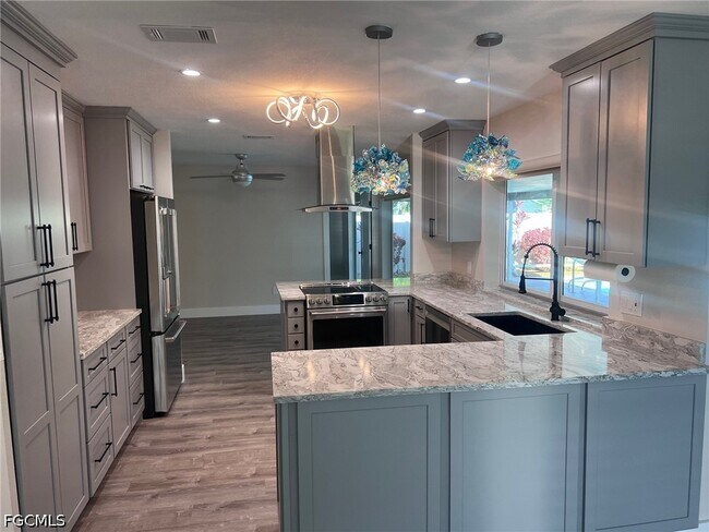 Foto del edificio - 3705 Stoneridge Ct