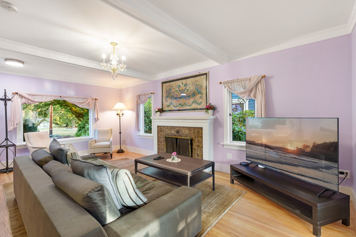 Primary Photo - 2029 Collingwood St