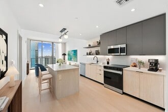 Building Photo - Neo Edgewater